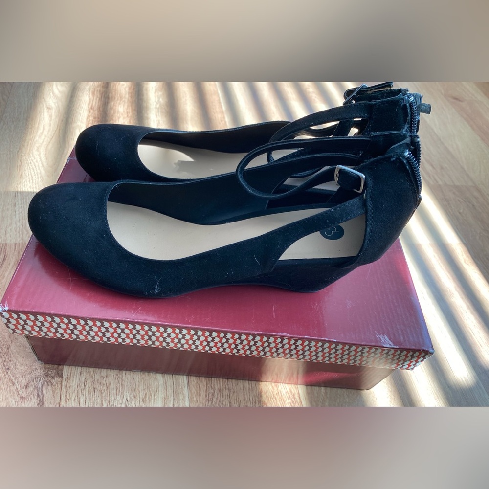 Women’s Dress Barn Laura Black Suede Wedge Sandals